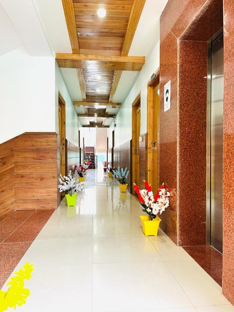 Tata Vista Resort Mall Road Manali - Centrally Heated & Air Cooled Exteriör bild